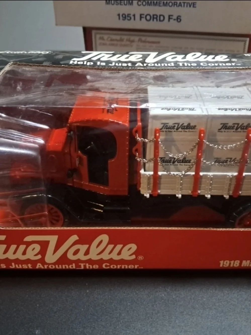 Ertl True Value 1918 Mack Flatbed Truck 1:33 Diecast Red White Adult Collectible